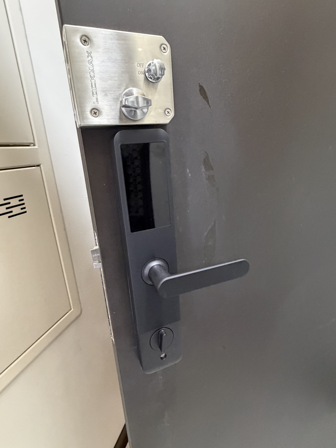 高雄鎖店推薦 - 專業安裝 Sensirs K1 指紋電子鎖效果圖